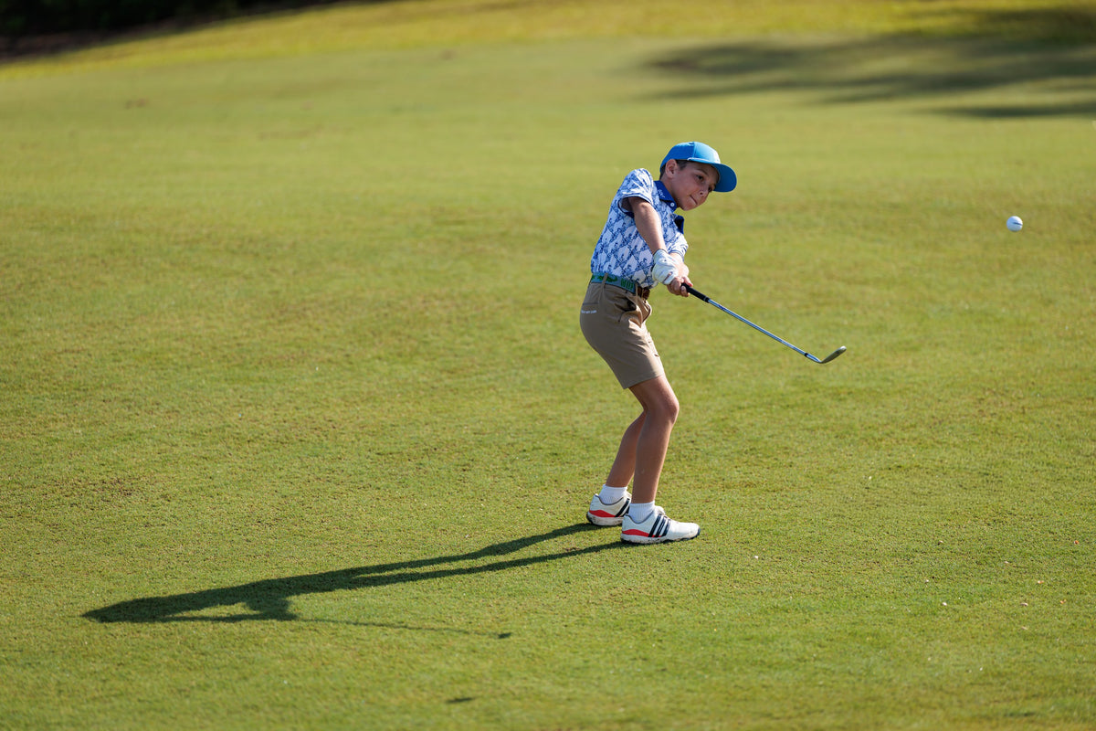 Junior golfer chipping at the Golf Asylum Invitational
